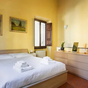 Cozy Classic Italian House Near Santa Croce, On The Lungarno Apartment Florence